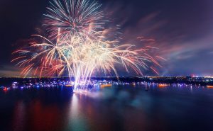aalsmeer, westeindeplas, vuur, licht, verlichte botenshow