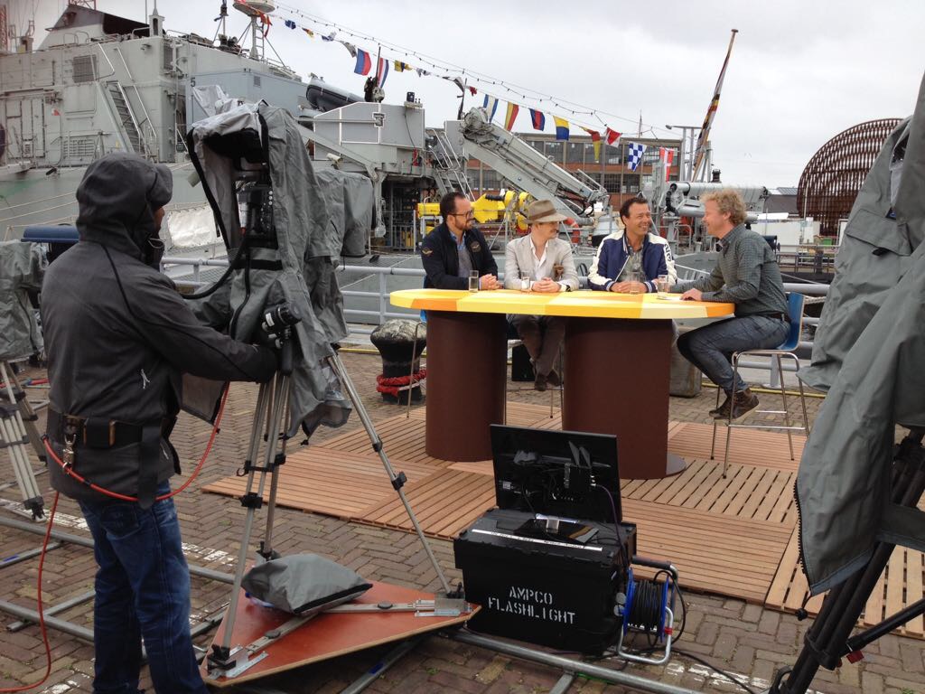 TV opnames onder de Blauwe Hemel, alleen niet zo blauw die dag.