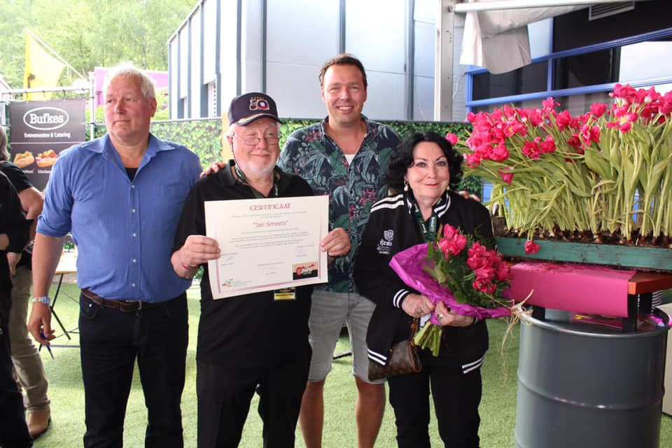 Mr Pinkpop krijgt eigen tulp 'Jan Smeets' uit handen van mij!